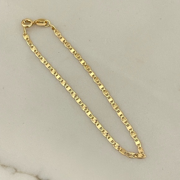 18k Gold Filled Dainty Valenciano Bracelet - Picture 2 of 4